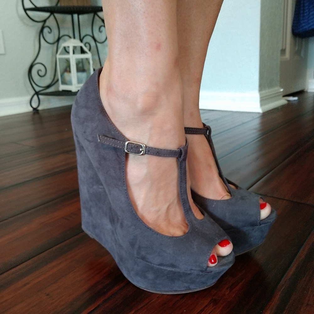 Breckelle's platform suede great Mary Jane's